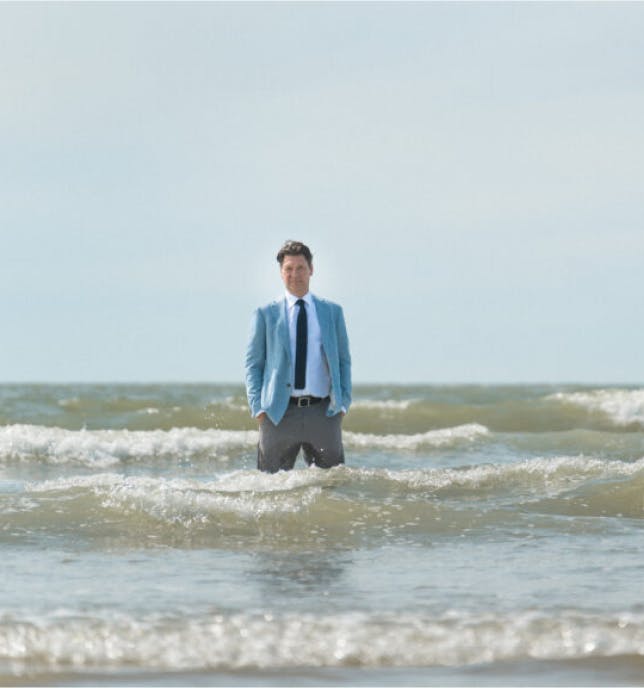 Dopper Founder Merijn Everaarts standing in the Dutch sea